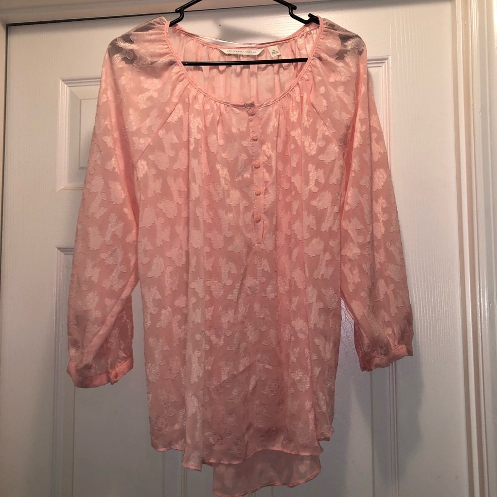 Light pink 3/4 length sleeve blouse.